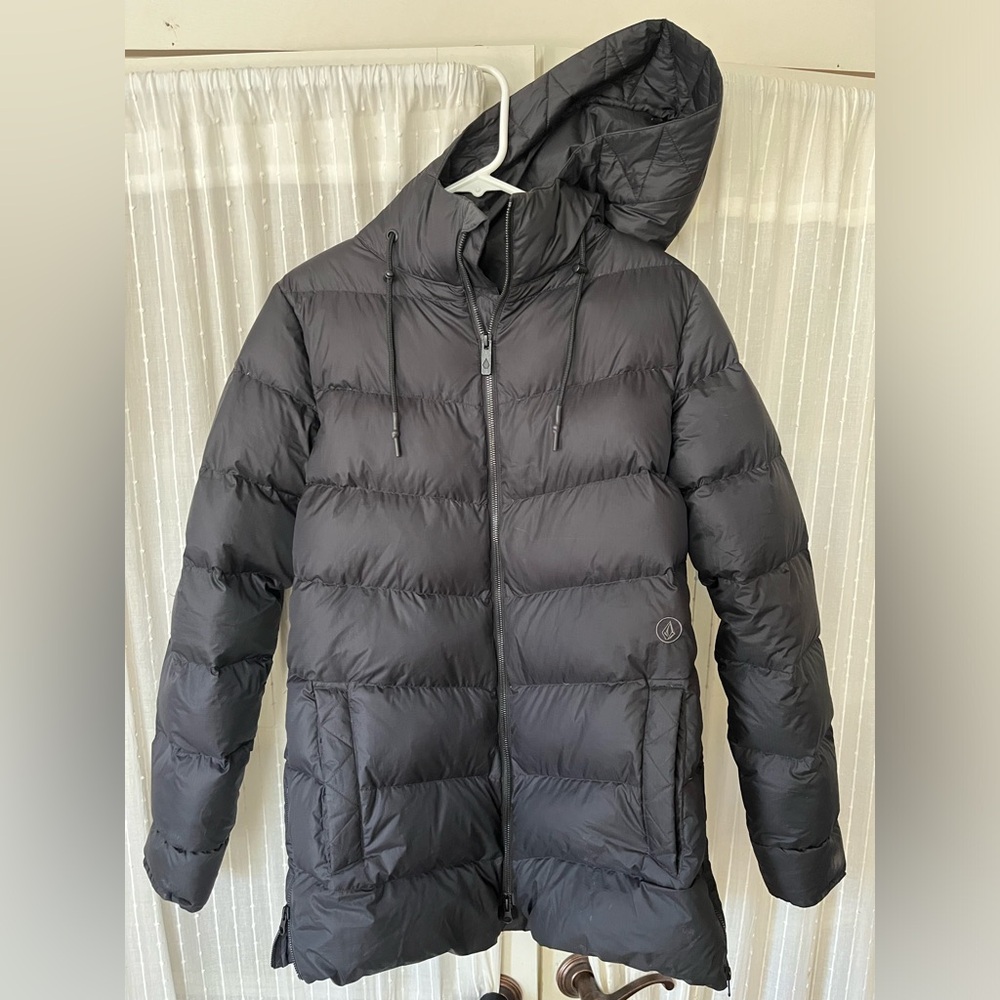 Women’s Large Volcom Puffy Coat with unique whistle zipper!